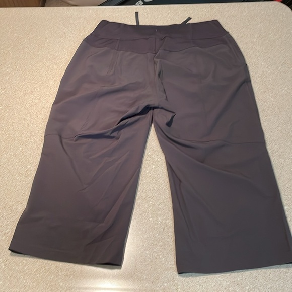 North Face Women’s Outdoor Performance wide leg Capri - Picture 3 of 4